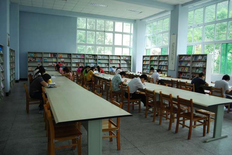 A区图书馆现刊室