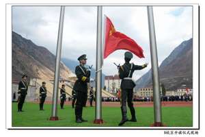 B校区升国旗仪式