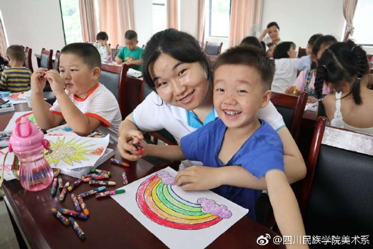 美术学院高何镇暑期活动