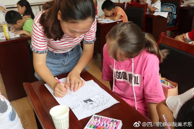 美术学院高何镇暑期活动